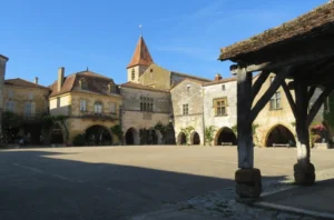 Lire la suite à propos de l’article Les 4 Périgords : vert, blanc, noir et pourpre – guide complet pour choisir votre séjour