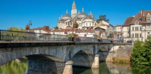 Lire la suite à propos de l’article Découvrir Périgueux : les lieux incontournables de la capitale du Périgord